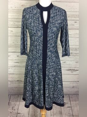 Chris McLaughlin Women Blue White Keyhole Fit Flare Stretch Lined Dress Size 6